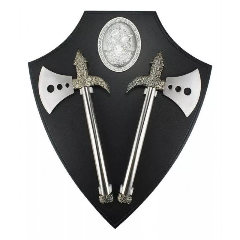 Panoplie in forma de scut cu doua topoare