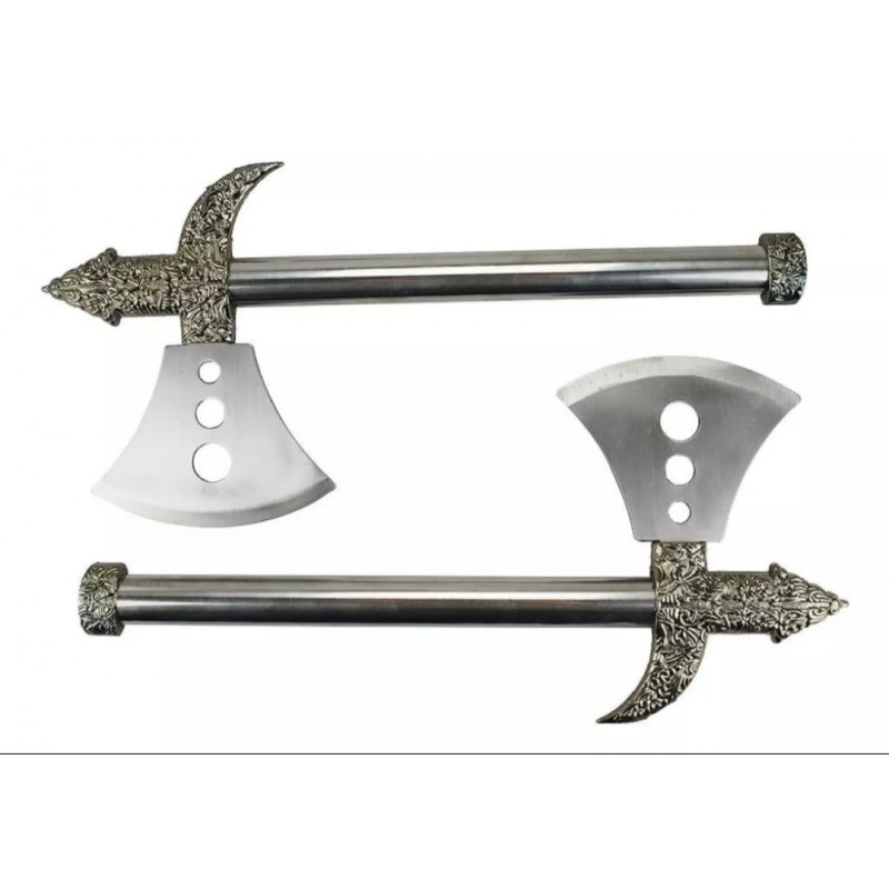 Panoplie in forma de scut cu doua topoare